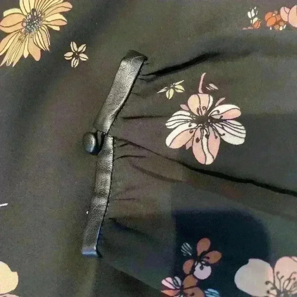 ❤️5/$25❤️ Dress - Picture 4 of 5